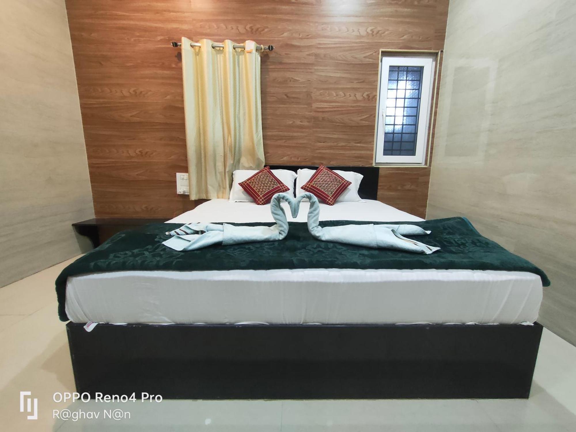 Kamala Sadana Lodge Mādhavaram エクステリア 写真